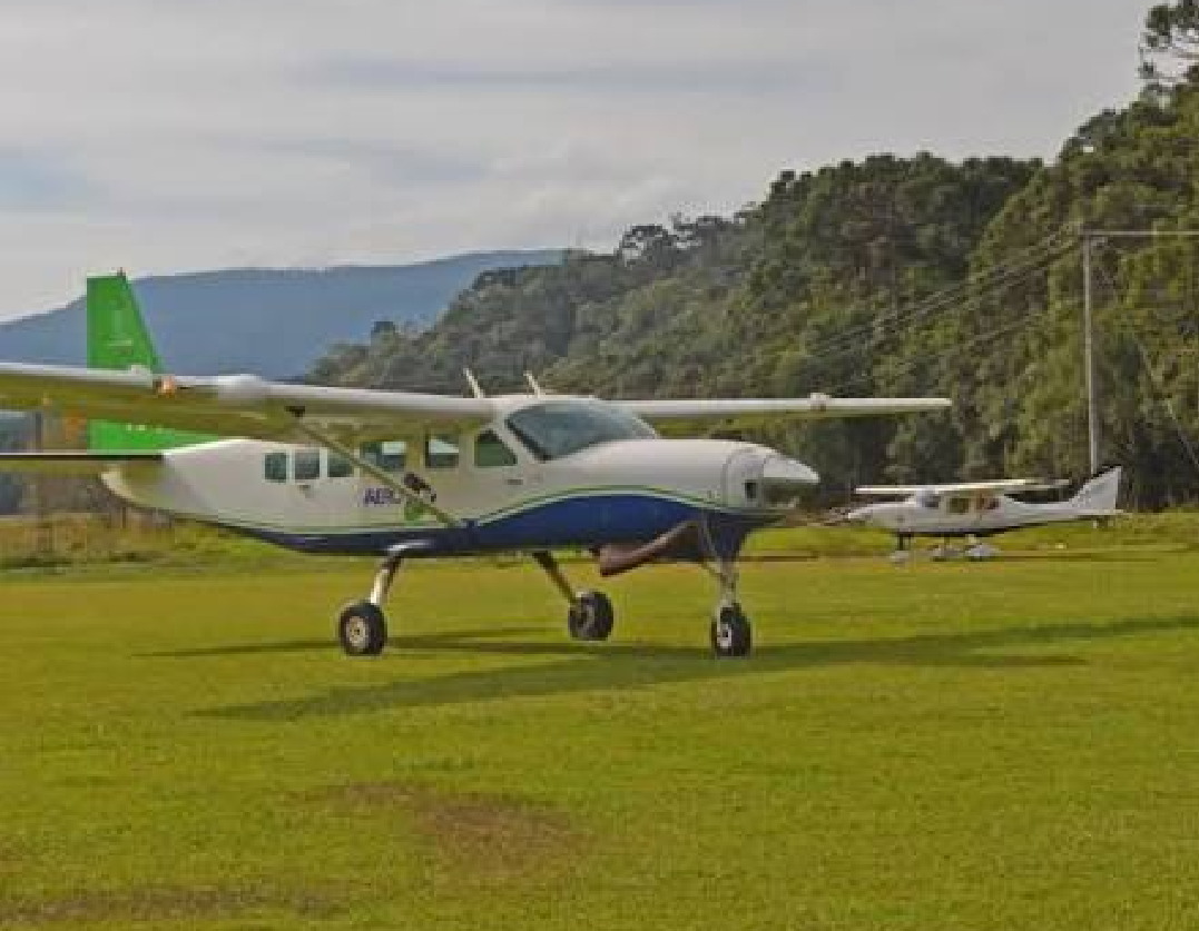 Aeródromo com pista de grama